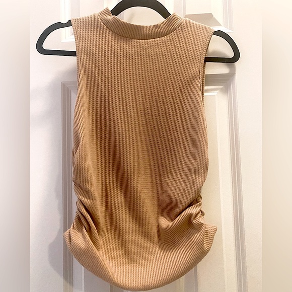 Beige Waffle Knit Muscle-Tank w/ Semi-Adjustable Cinched Sides | SHEIN Size L - Picture 2 of 4